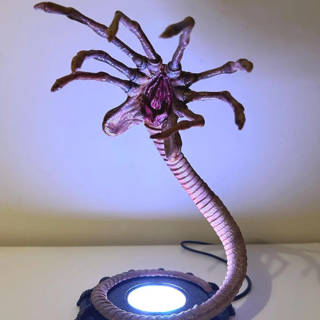 Home Decor Inspo - Ночник-фонарь Alien Facehugger, мигающий декор в